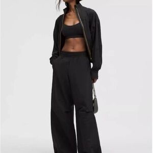 Lululemon Nylon Crinkle Pant in Black